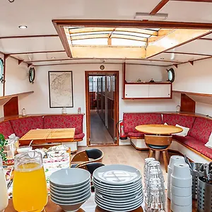 Hostel Liberté